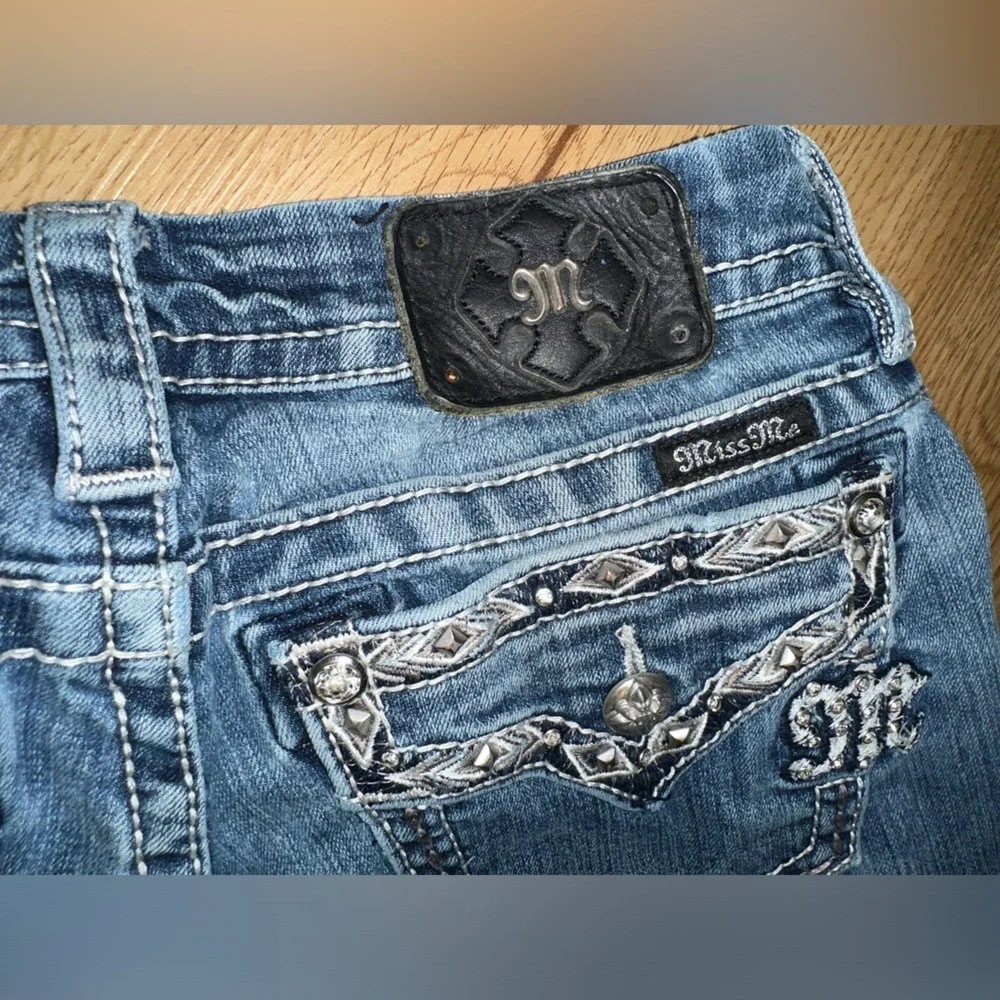 Miss Me Size 28 Mid-Rise Skinny Designed in USA Jeans Bold Threads & Accents